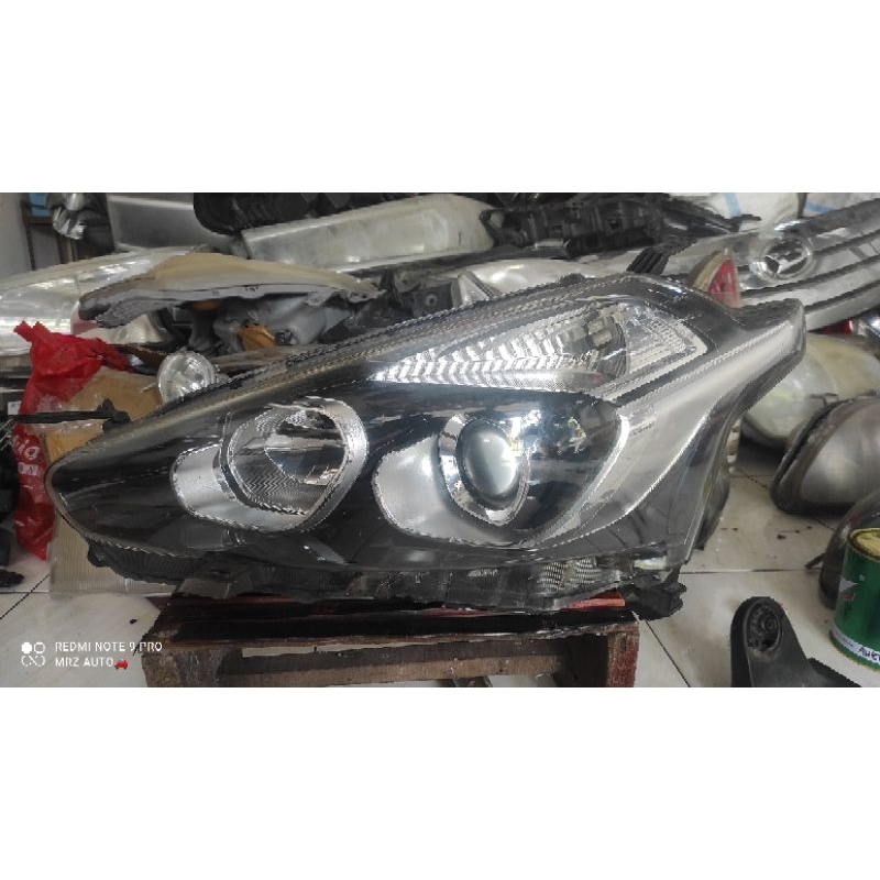 Headlamp lampu depan sienta tipe V dan G kiri ori