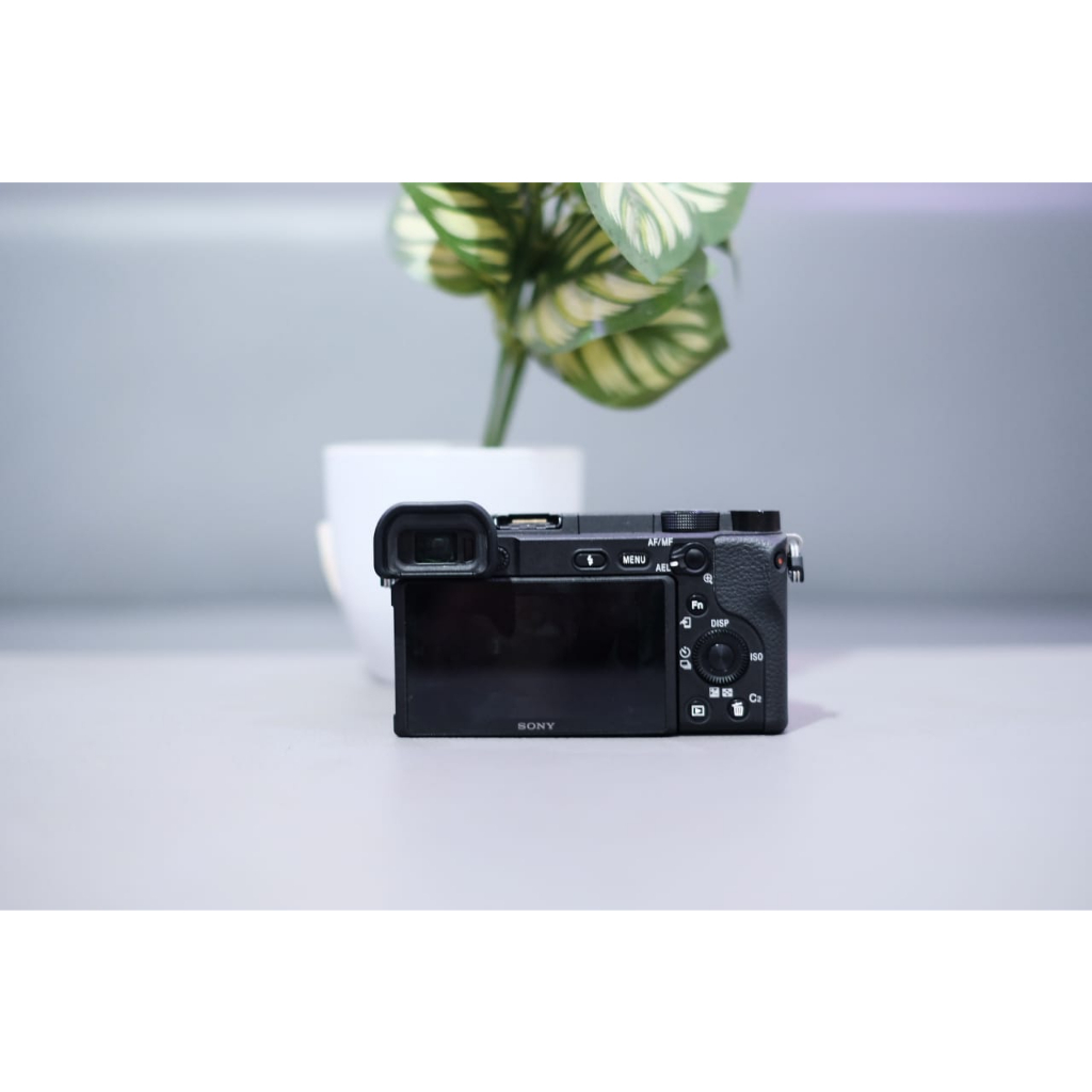kamera mirroles sony a6400 with lensa kit 16-50mm second mulus like new