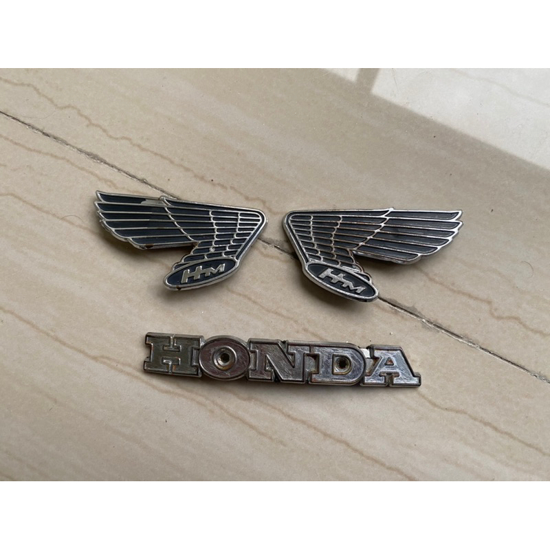EMBLEM SAYAP HONDA TANGKI TENGKI ORIGINAL CB100 / CB125 K2 K3 BUKAN IMPORT