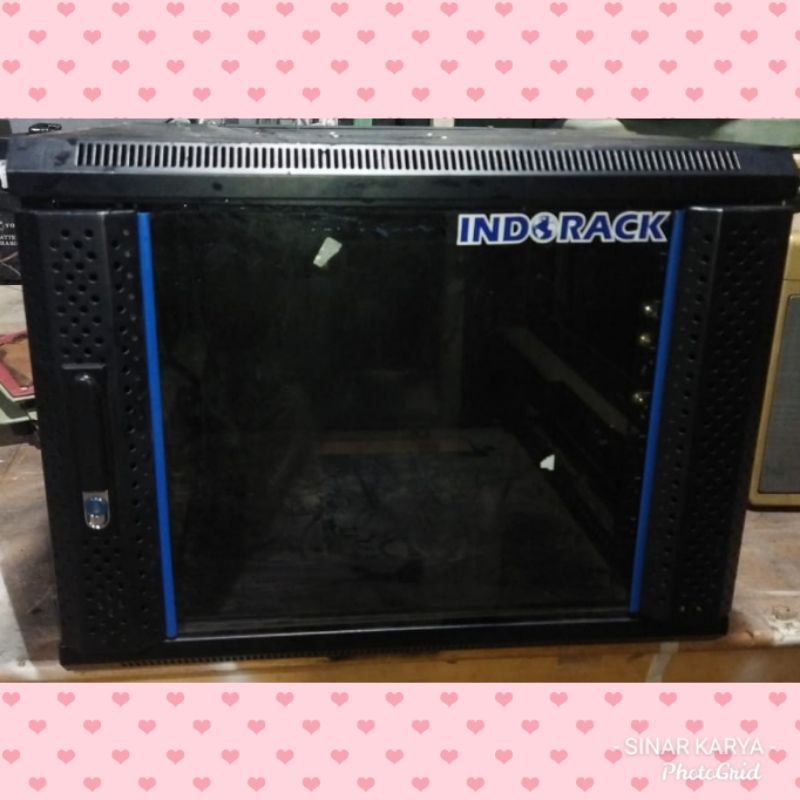 Wallmount rack indorack single door rak server 8U depth 600 mm kondisi bekas normal