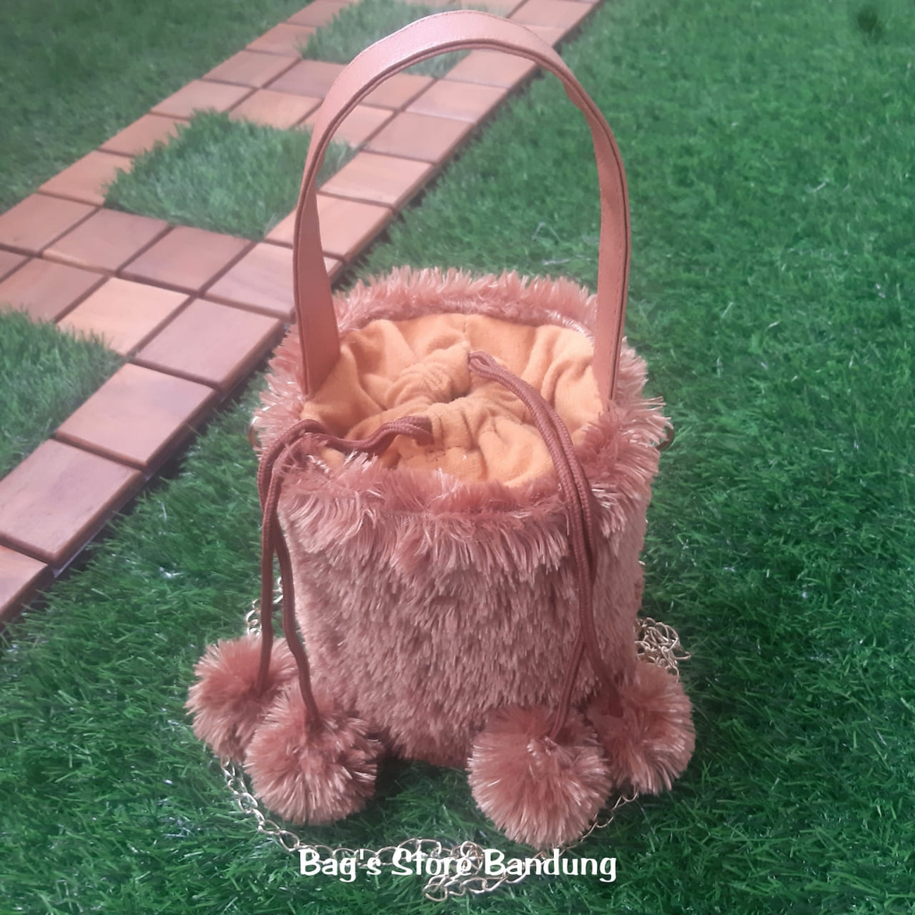 Tas Selempang Wanita Model Ember Bulu Halus