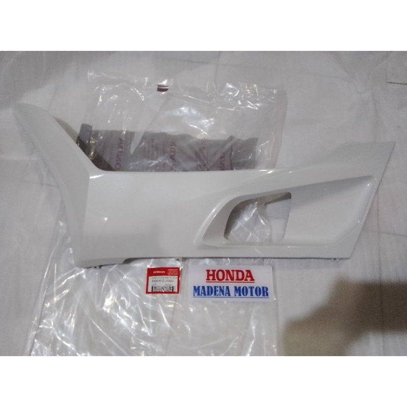 Cover pijakan samping kaki bawah atau cover Floor Side Kiri Putih Honda PCX 160 K1Z 64432K1ZJ10ZU