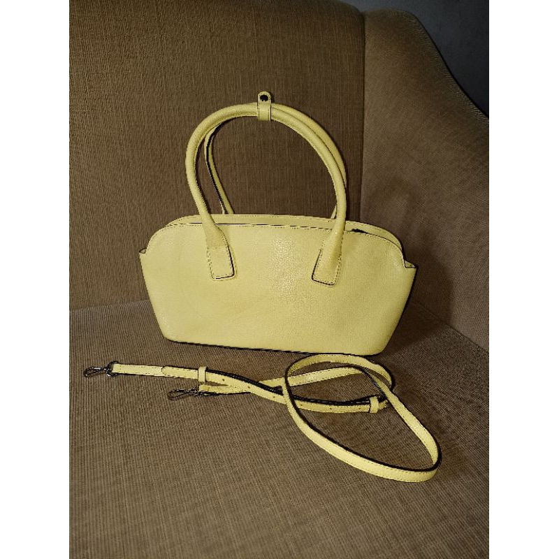 Tas kuning Marita Huurinainen