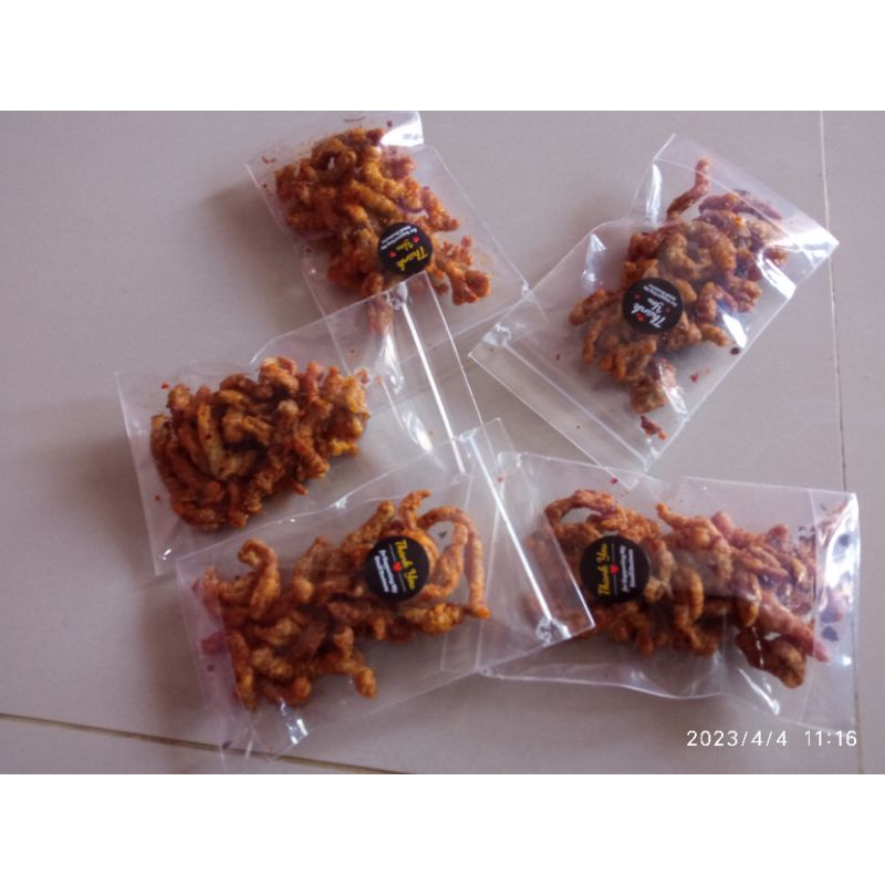 

usus krispi pedas daun jeruk. min order 10 pcs