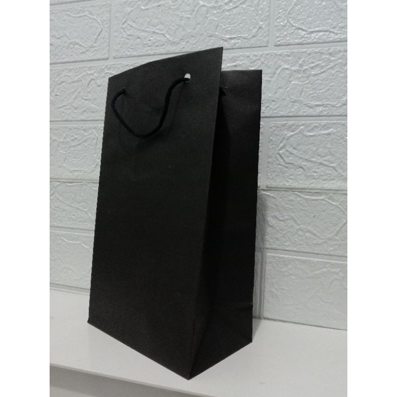 

PAPERBAG HITAM 25X30 PAPERBAG SOUVENIR