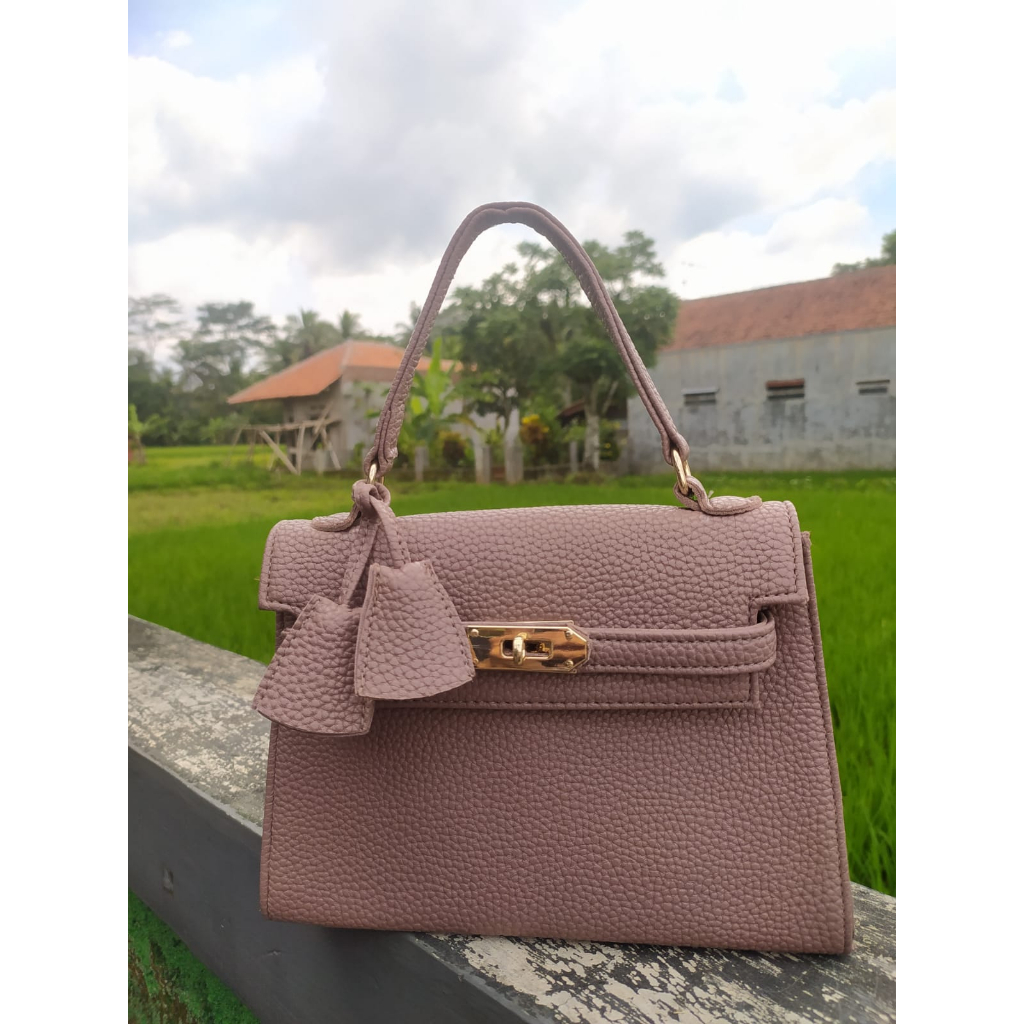 tas selempang wanita/ tas selempang 2 in 1/tas top handle bag/tas selempang murah/sling bag wanita/slingbag wanita murah/tas papirut/tas murah/slingbag murah/tas wanita/handbag