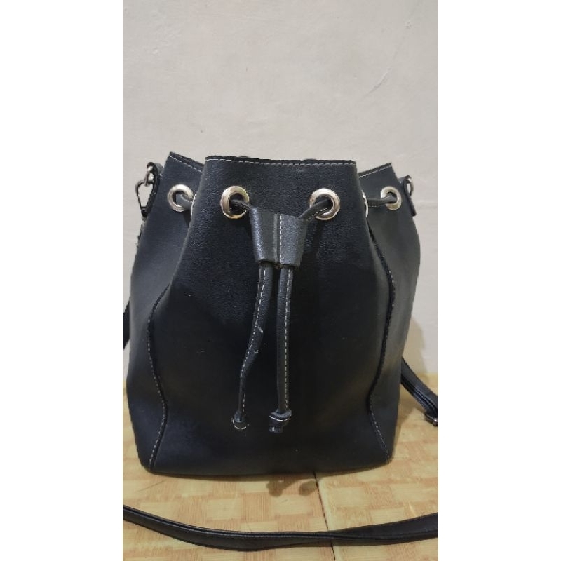 Tas selempang wanita, Tas serut wanita (preloved)