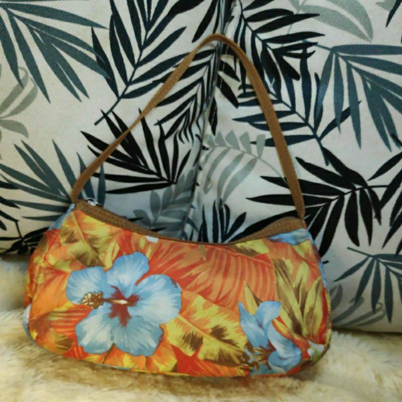 Tas pesta kecil tenteng