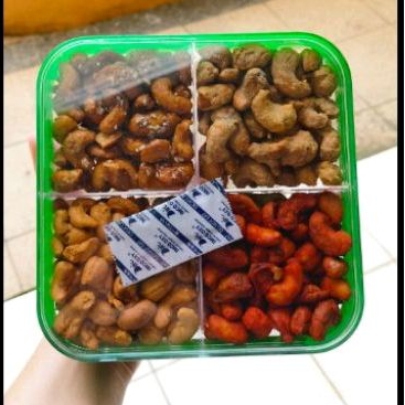 

Kacang Mede Matang Toples Sekat 4 Rasa