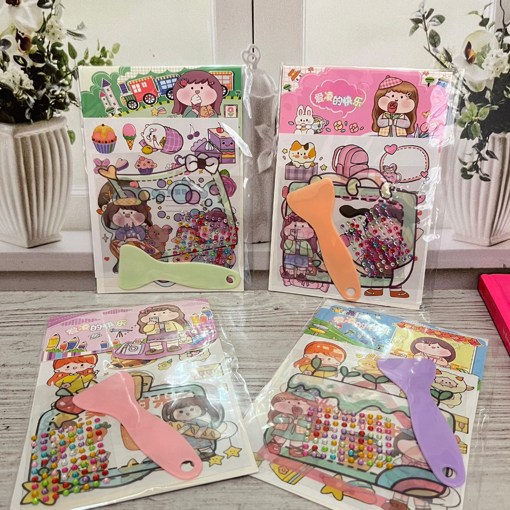 

Mainan Sticker LGL-9461 isi 3 lembar sticker 1 spatula perata 1 set manik / mainan stiker kreativitas anak harga termurah bisa grosir dan COD