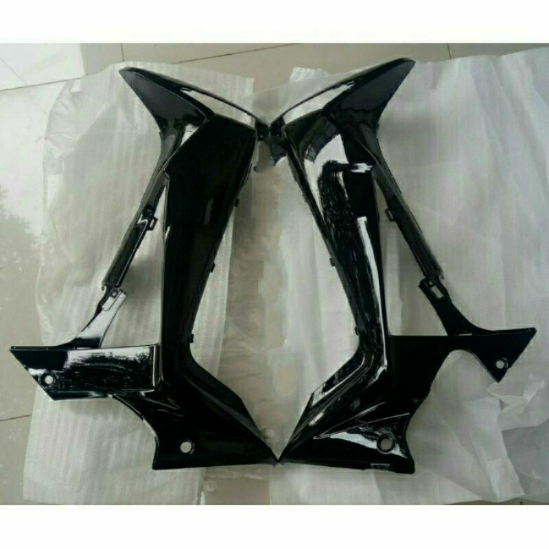 cover sayap kanan kiri supra x 125 R / x 125 batman karburator tahun 2008-2012 warna hitam