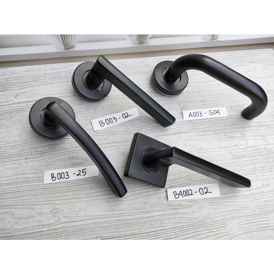 Handle pintu merk Soligen Black include bodi kunci