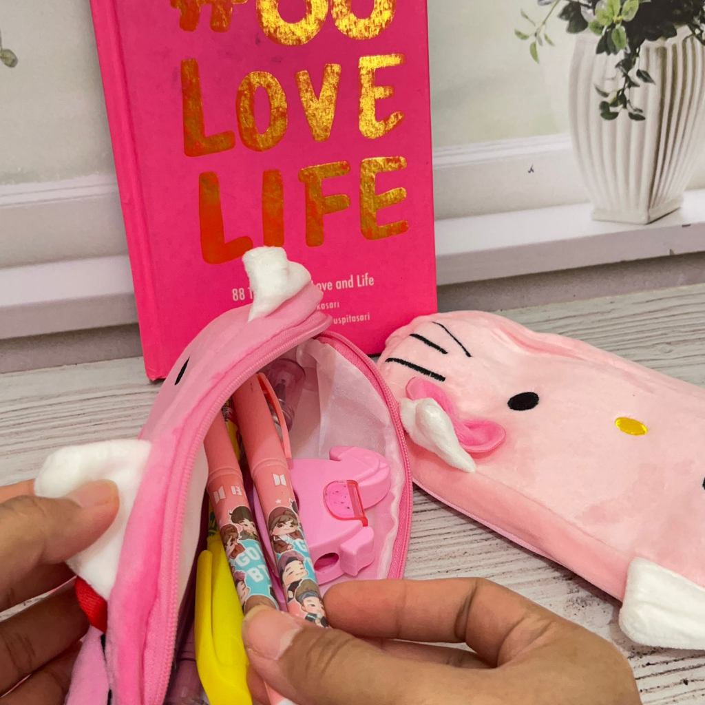 Kotak Pensil Lucu Hello Kitty warna Pink Cute Lucu Unik Harga Termurah / Tempat Pensil imut Helo Kity Bahan kain bludru halus kualitas terbaik alat tulis sekolah anak terlengkap Ready Grosir dan COD