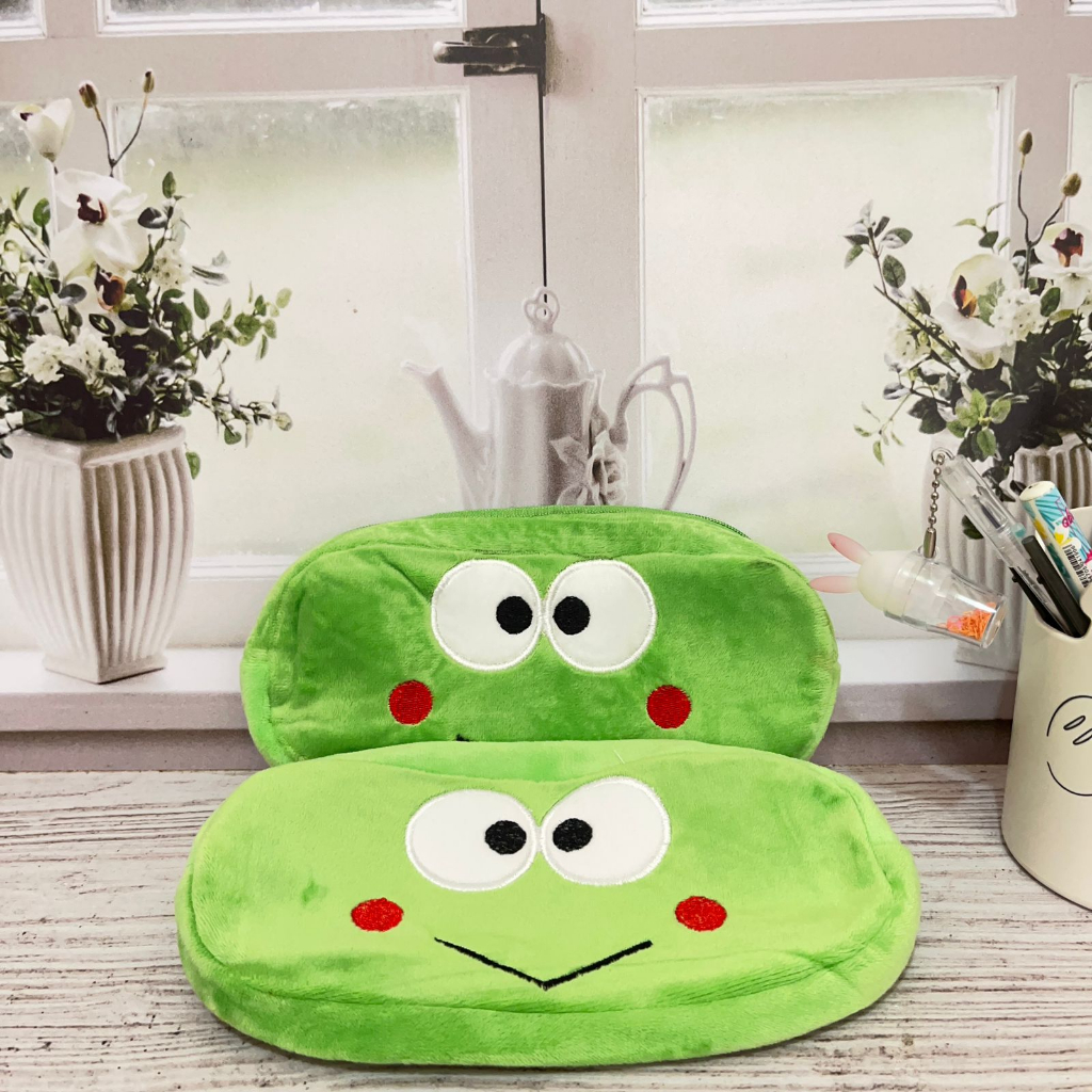 

Kotak Pensil MOTIF Keroppi Hijau bahan kain Bludru Halus Harga Termurah / Tempat Pensil karakter katak Keropi alat tulis kekinian best quality bisa COD