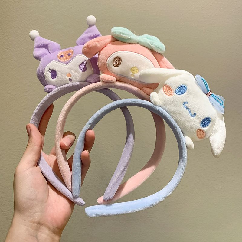 BD075 BANDO Boneka Cinnamorol Sanrio Kuromi Melody lucu/ BONEKA DI KEPALA AKSESORIES RAMBUT WANITA