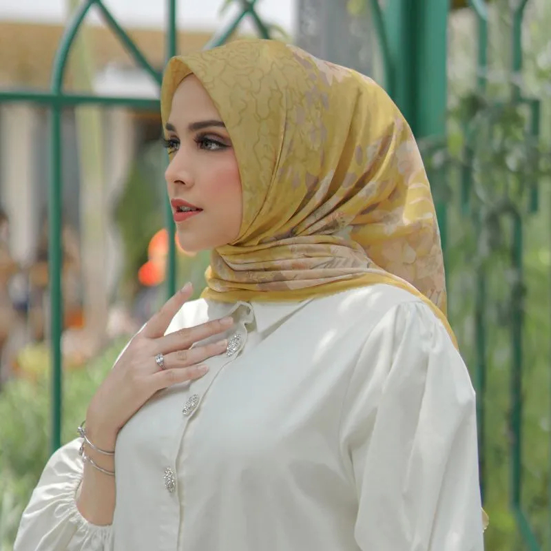 Buttonscarves The Daisy Series in White New  Ready Stock