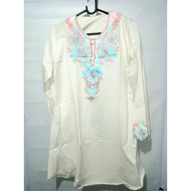 Baju muslim wanita putih bordir pink (bekas)