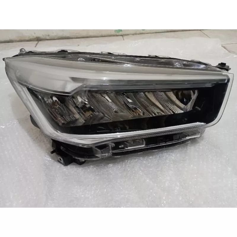 lampu depan toyota raize