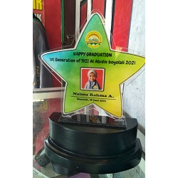 plakat vandel akrilik BINTANG anak wisuda akhirussanah alas box plastik min order 1 kodi