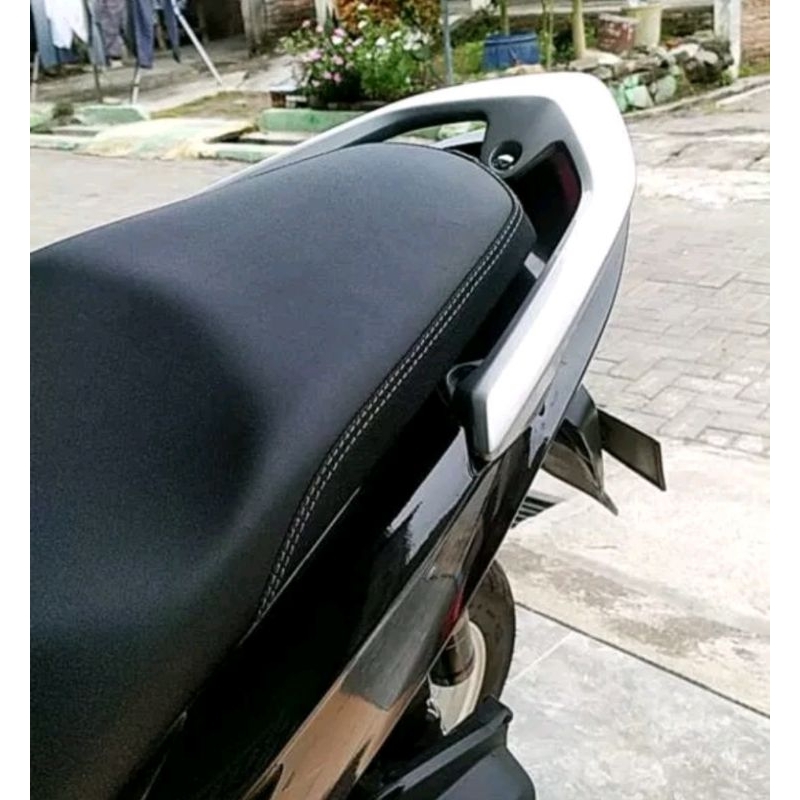 SARUNG KULIT JOK MBTECH CARRERA ORIGINAL JAHIT TEPI TENGAH MODIFIKASI VARIO BEAT SCOOPY UNIVERSAL