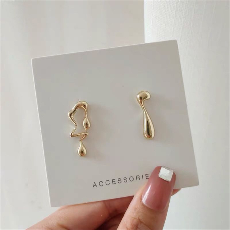 Assymetric earrings / anting