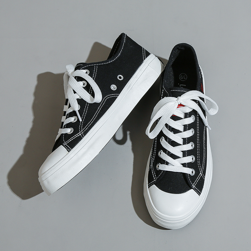 Mainland Sepatu Sneakers Pria Casual Sepatu Canvas Sekolah Hitam Putih Anti Slip MC308