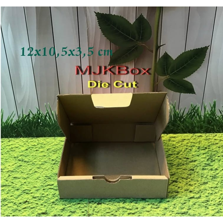 

KARDUS/ KARTON/BOX UK. 12x10.5x3.5 CM.........MODEL KARDUS PIZZA