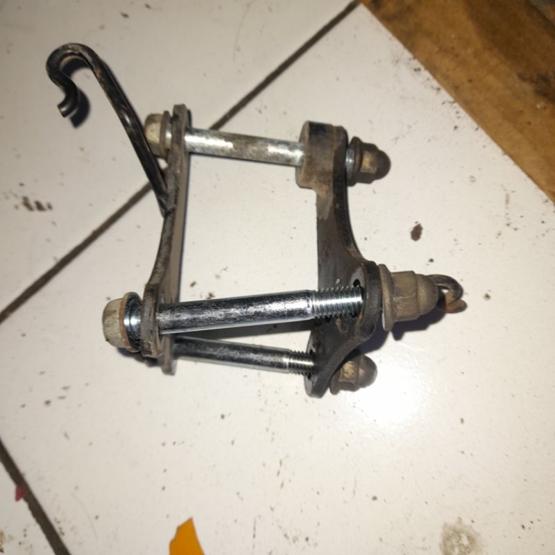 pangkon mesin atas megapro