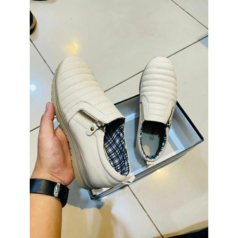 Sepatu Slip On Kulit Wanita