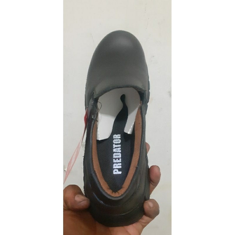 Sepatu Sapety Predator slip on