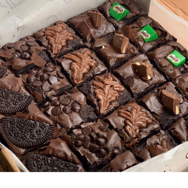 

FUDGY BROWNIES LARGE