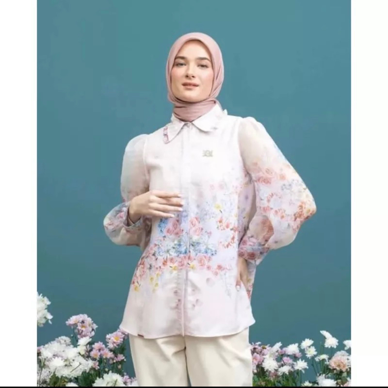 verdant blouse wearing klamby