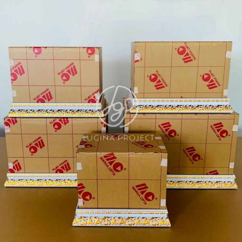 

RB Kotak Hantaran Akrilik Isi 5 (Motif Ukir 6 Cm)