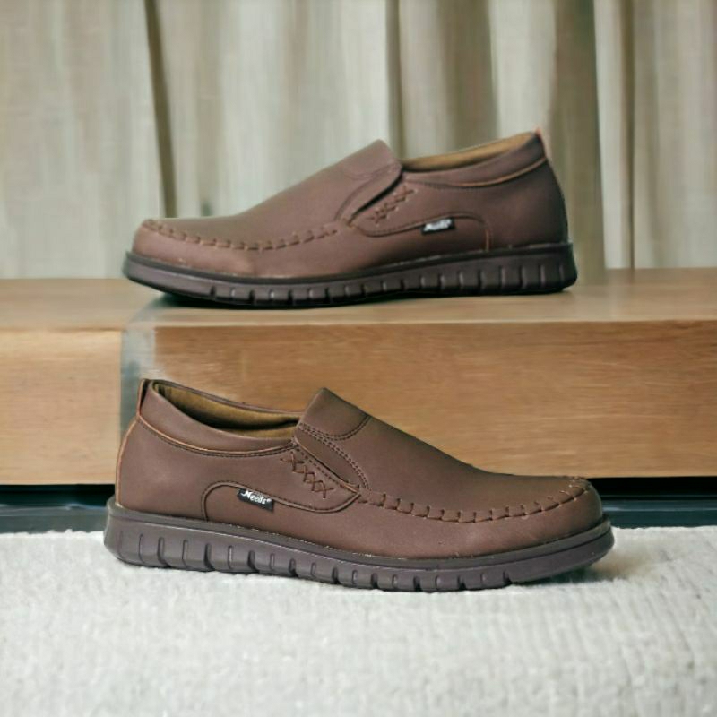 NEEDYOU Sepatu Slip On Formal Pria Pantofel Casual Kerja Simple Trendi