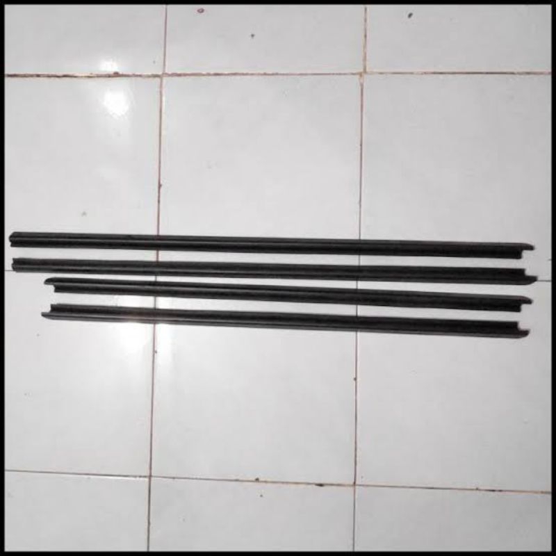 Pm,, Karet List Lis Pelipit Kaca Pintu Mobil Taruna 1 set 4 pintu Bagian Luar