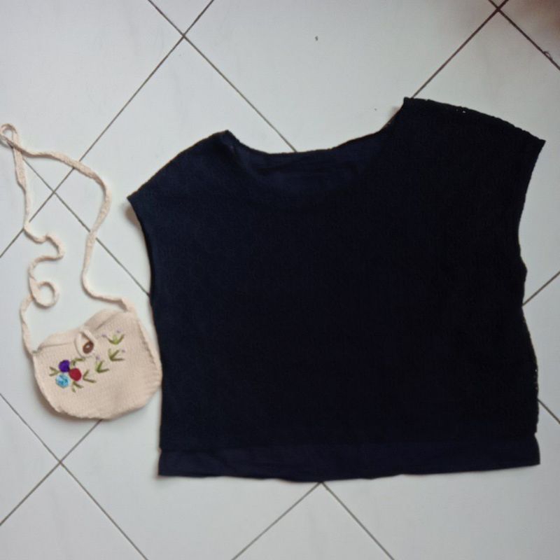 preloved blouse renda hitam