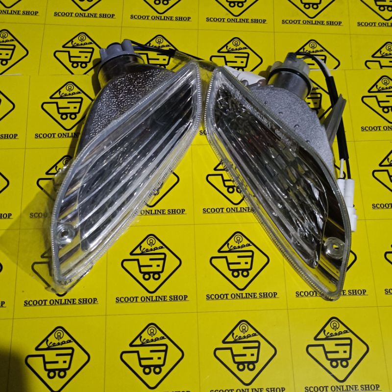 Lampu Sen Depan Vespa LX S LXV Kanan Kiri / Lampu Sein Vespa LX S LXV Set