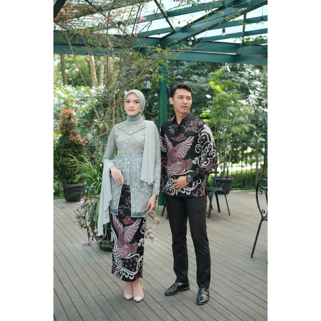 (Akita-Kaluna tunik series Sagee) set couple kebaya wanita &amp; kemeja batik pria. kebaya wisuda kebaya kondangan kebaya lamaran bahan lace premium