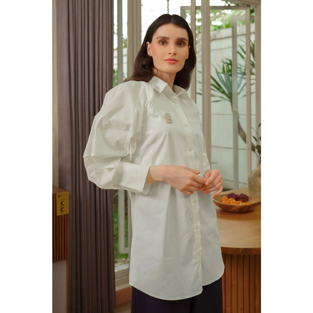 COTTON SHIRT WITH STATEMENT SLEEVE BROKEN WHITE - BENANG JARUM