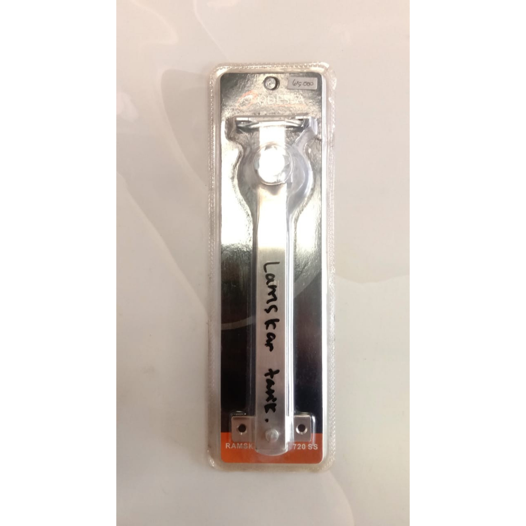 ODESSA LAMSKAR TARIK PENAHAN JENDELA