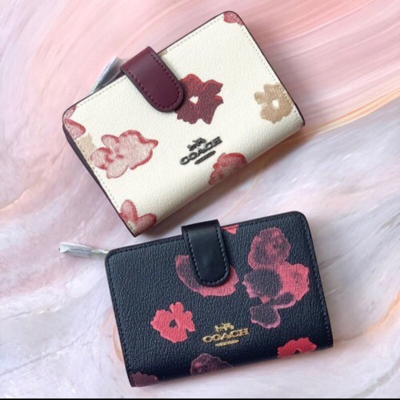 dompet coach medium corner zip wallet halftone floral