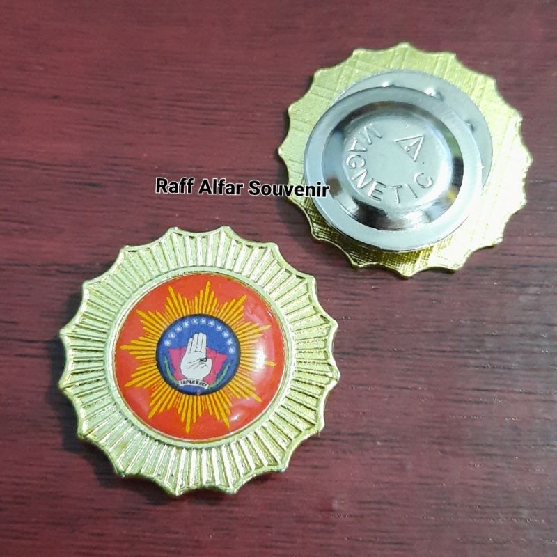 Pin tapak suci - lencana tapak suci