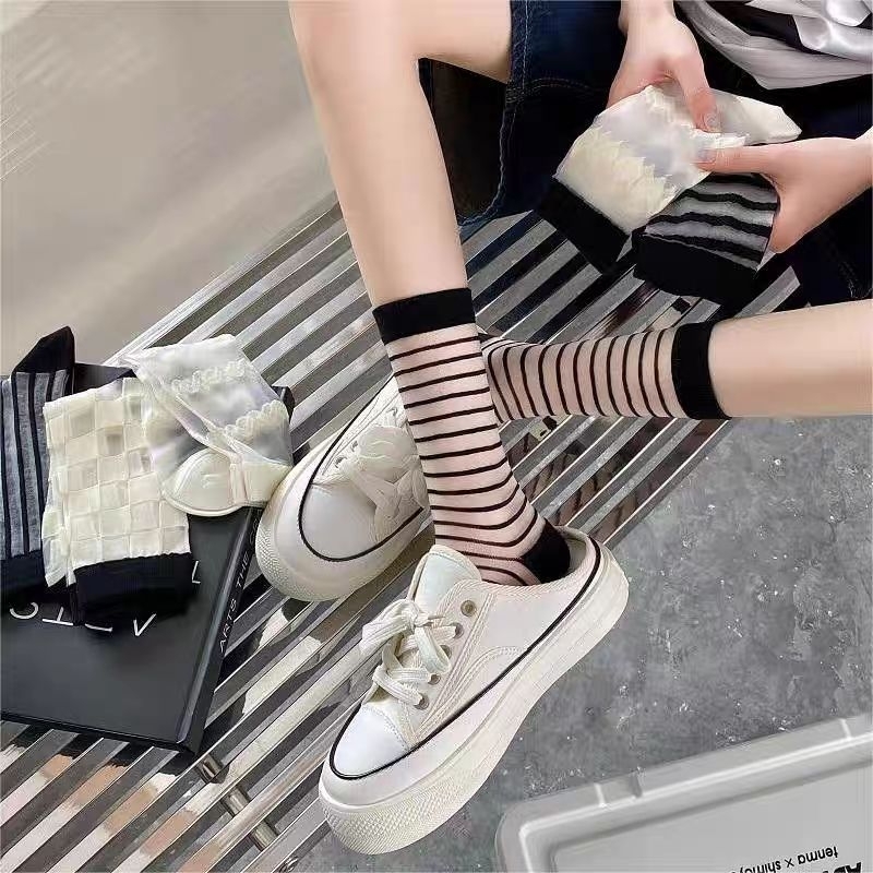 KAOS KAKI STRIPE KOREA WANITA PANJANG