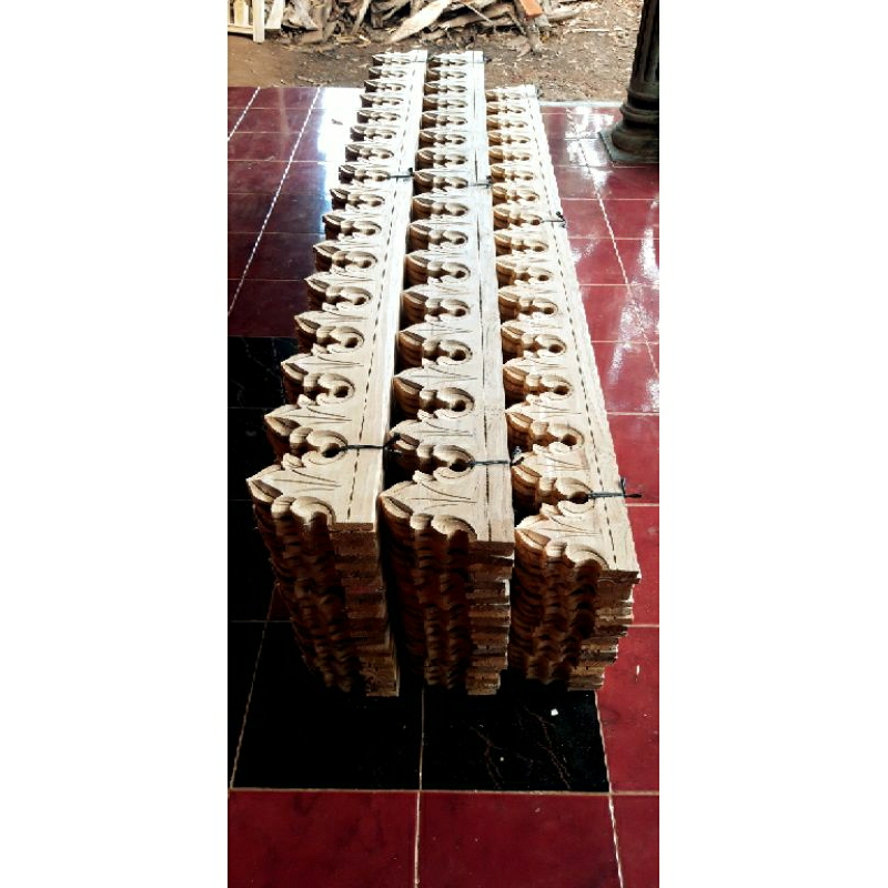 Lisplang teras rumah joglo minimalis motif cemara kayu jati perhutani