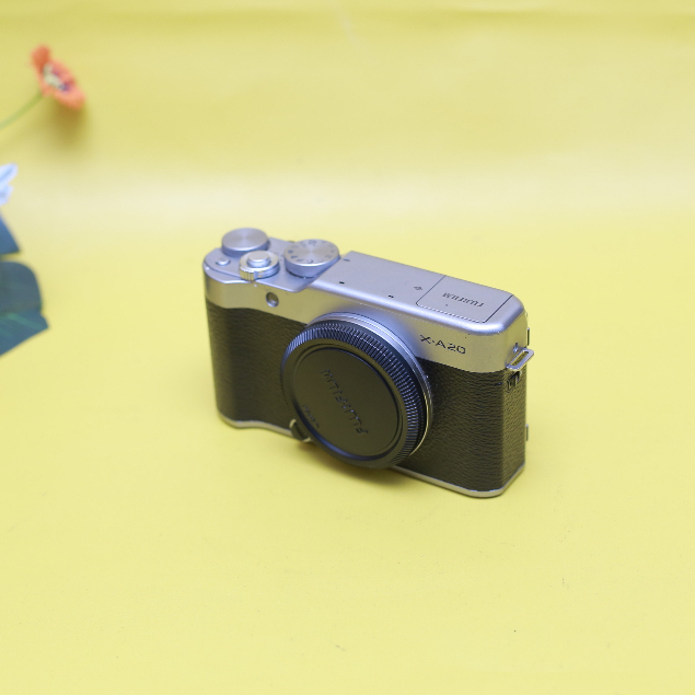 FUJIFILM XA20 BO Body Only Kamera Mirrorless -Tanpa Lensa-  Bergaransi