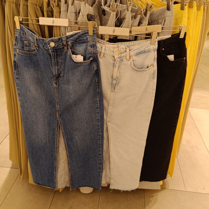 Rok Skirt Midi Denim STRADIVARIUS Jastip (jasa titip)