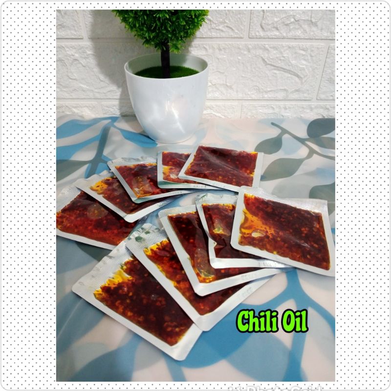 

CHILI OIL REMPAH 10 GR ( ISI 10 ), MINYAK CABE kemasan saschet. Halal. bumbu dapur, dimsum, bakso dan camilan