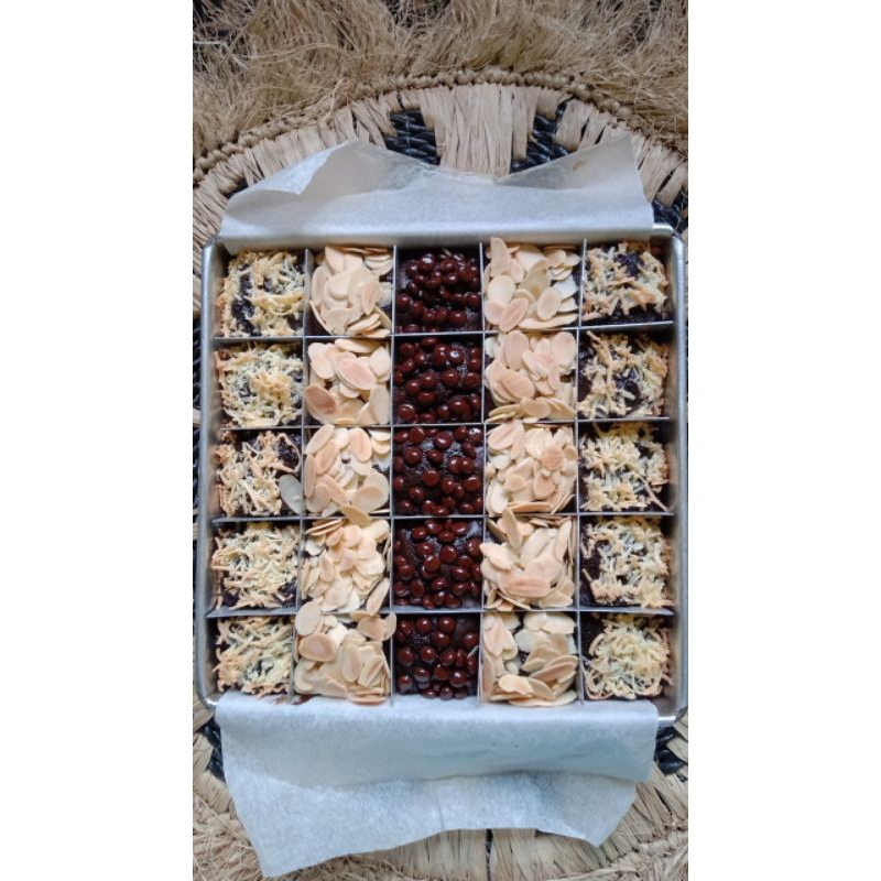 

Brownies premium super duper nyoklat dan lezat ala muzabs_cakery yang sangat enak dan pas dimakan untuk santai dan kumpul keluarga