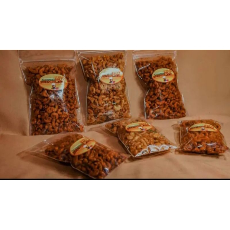 

Makaroni hot somplak uk sedang 150ml isi 135grm