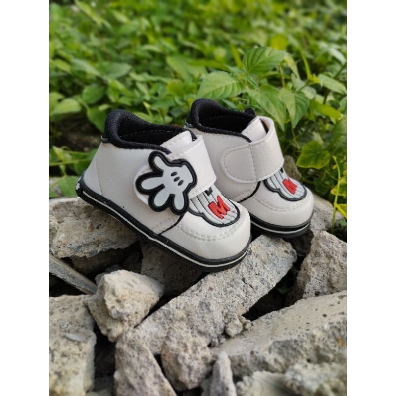 khainuna sepatu sneaker cowo bunyi model tangan size 22-25